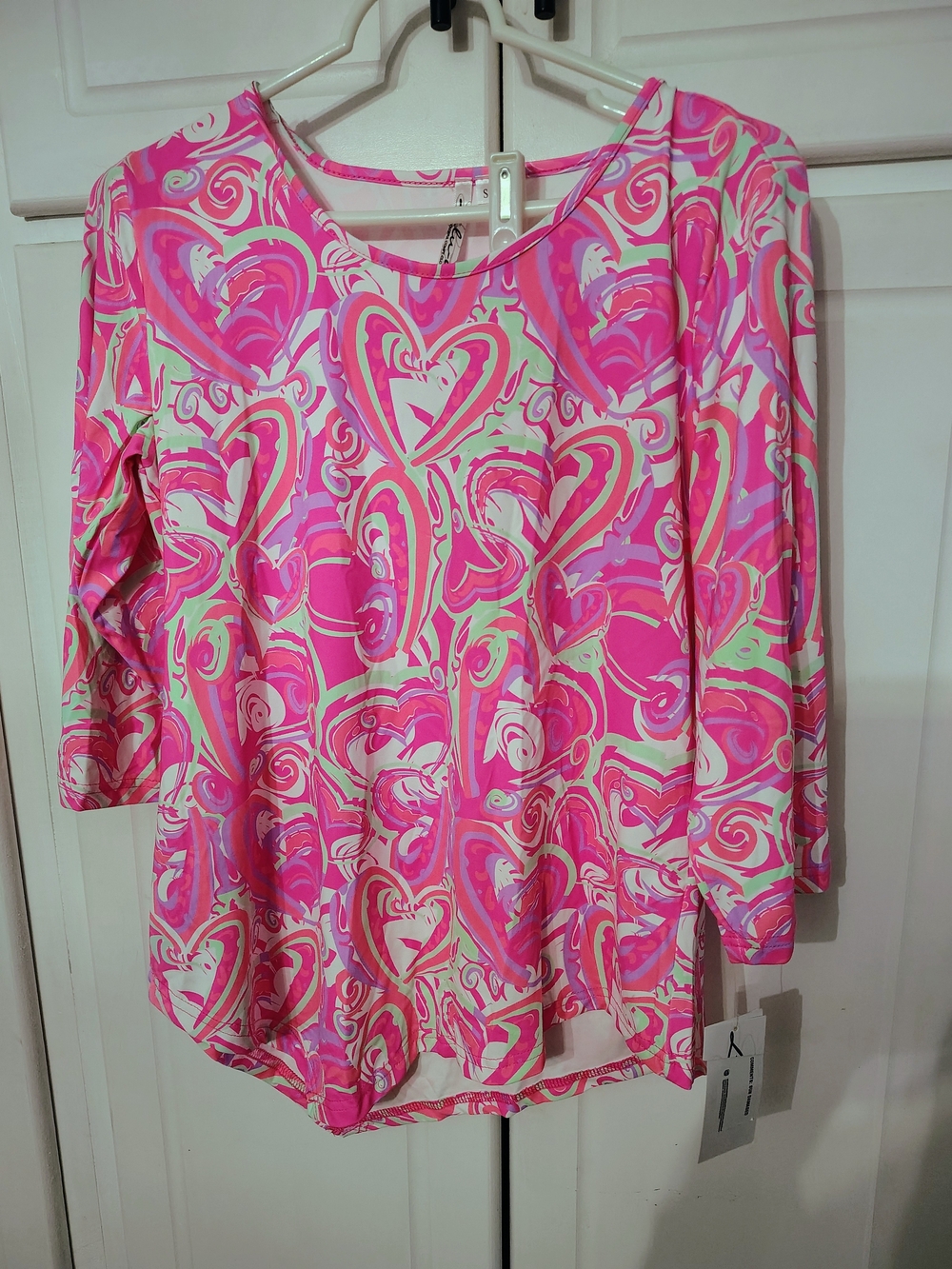 Lulu B SpF Swimwear Cover Up Top. Pink & White Heart Print Long Sleeve Top